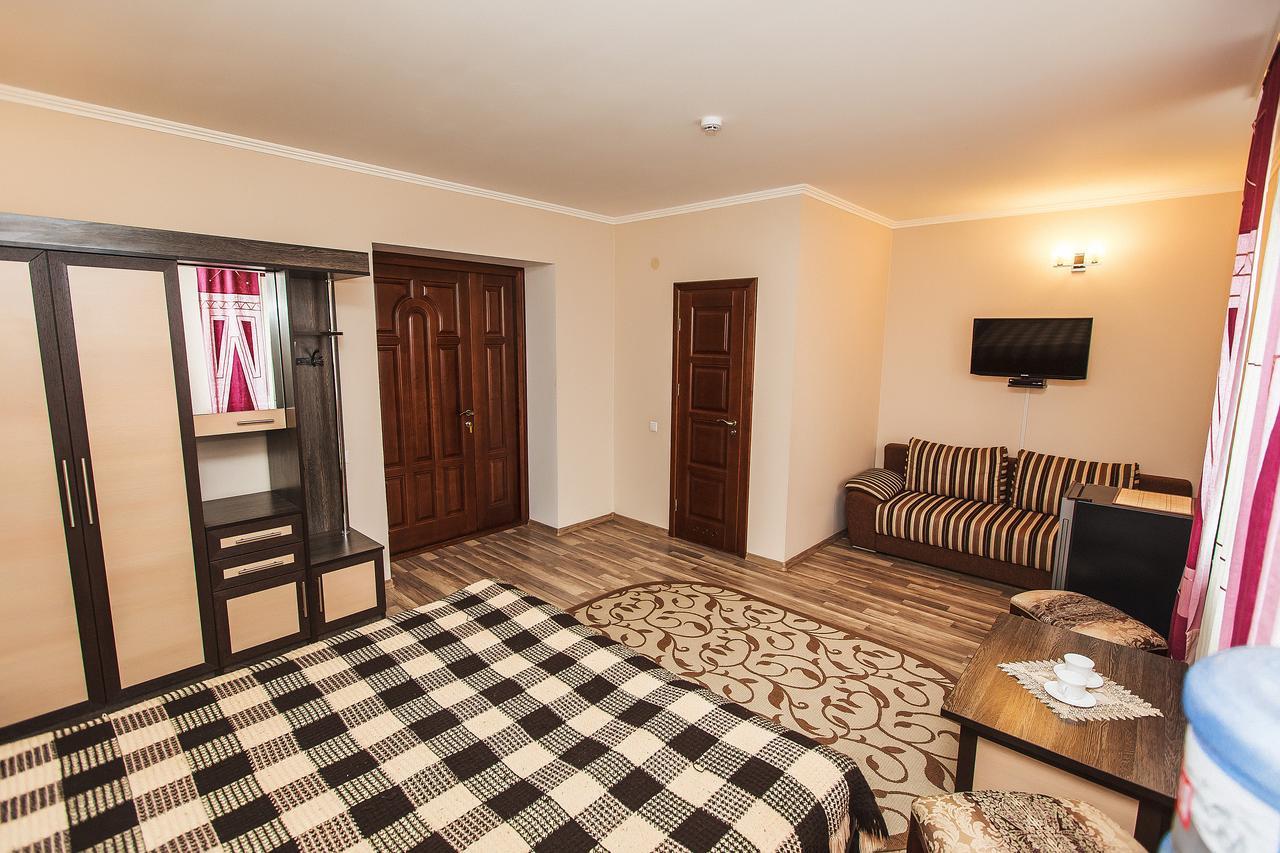 Slavyanskaya Hata Hotel Baranoviçi Dış mekan fotoğraf
