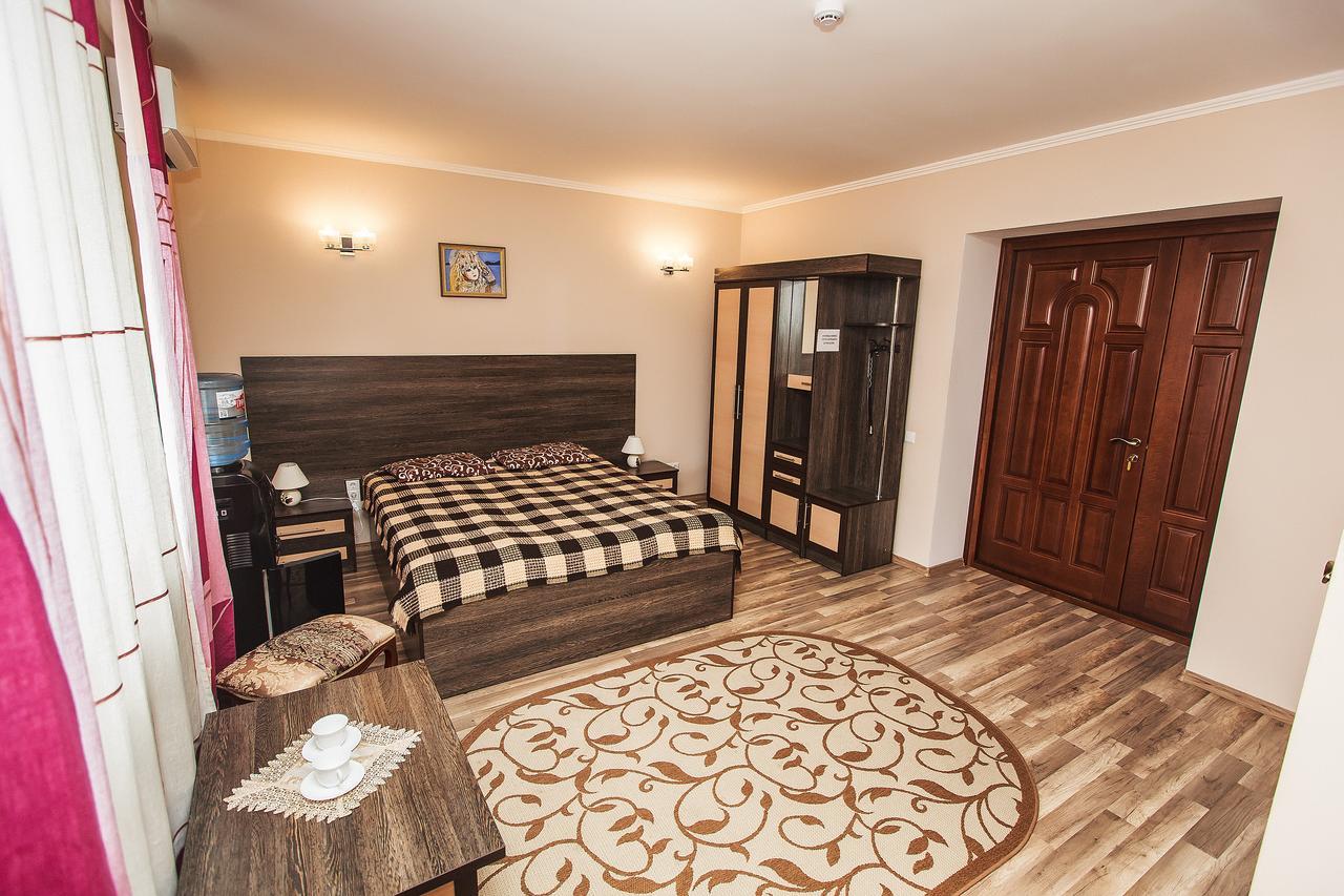 Slavyanskaya Hata Hotel Baranoviçi Dış mekan fotoğraf